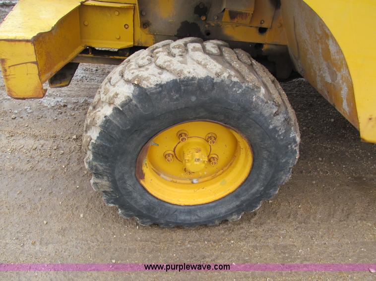 image for item E5923 1973 John Deere 760A scraper