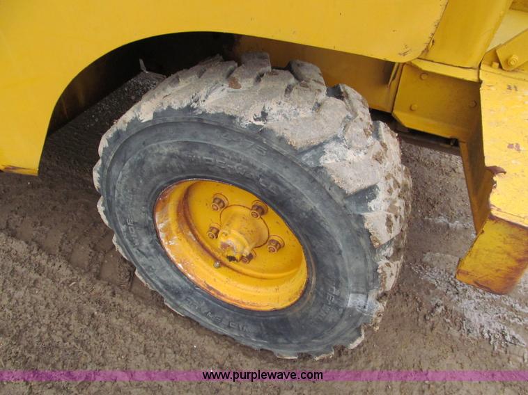 image for item E5923 1973 John Deere 760A scraper