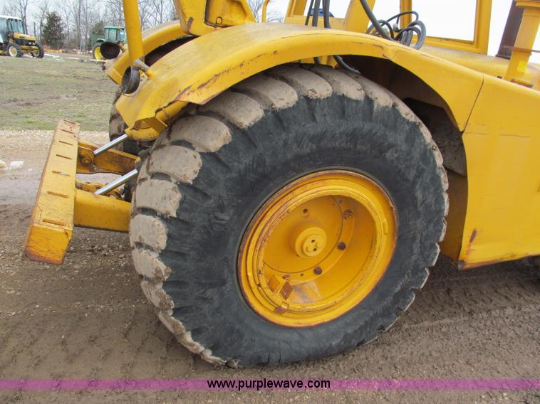 image for item E5923 1973 John Deere 760A scraper