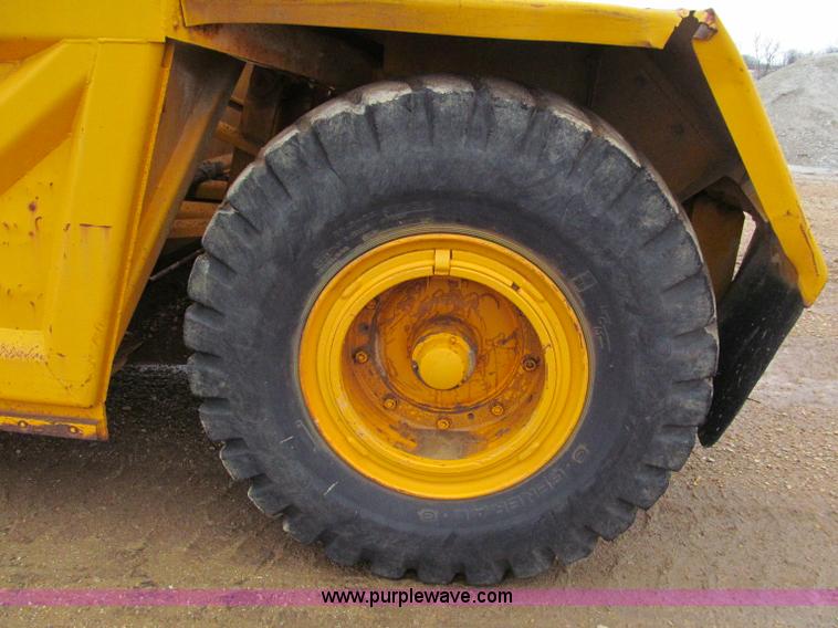 image for item E5923 1973 John Deere 760A scraper