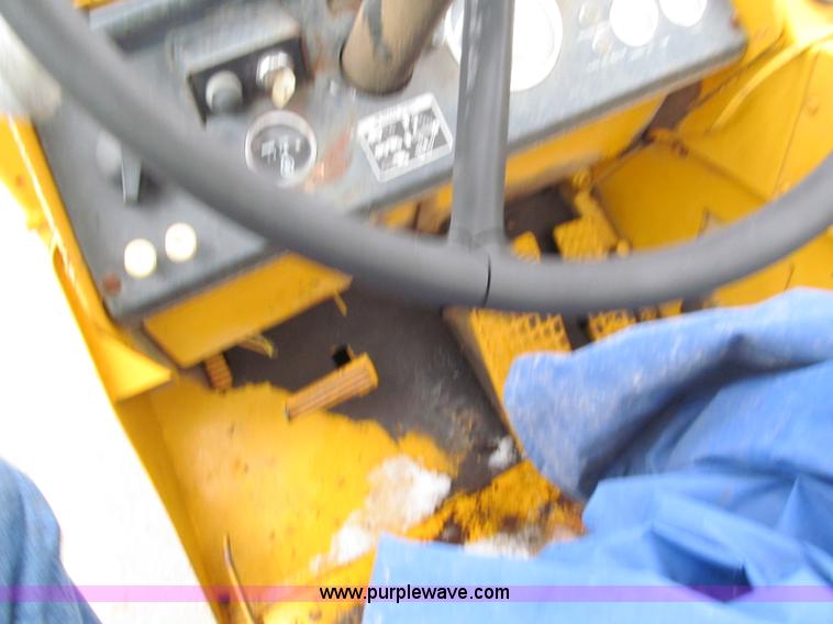 image for item E5923 1973 John Deere 760A scraper