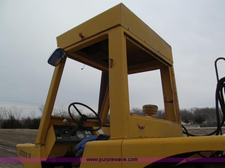 image for item E5923 1973 John Deere 760A scraper