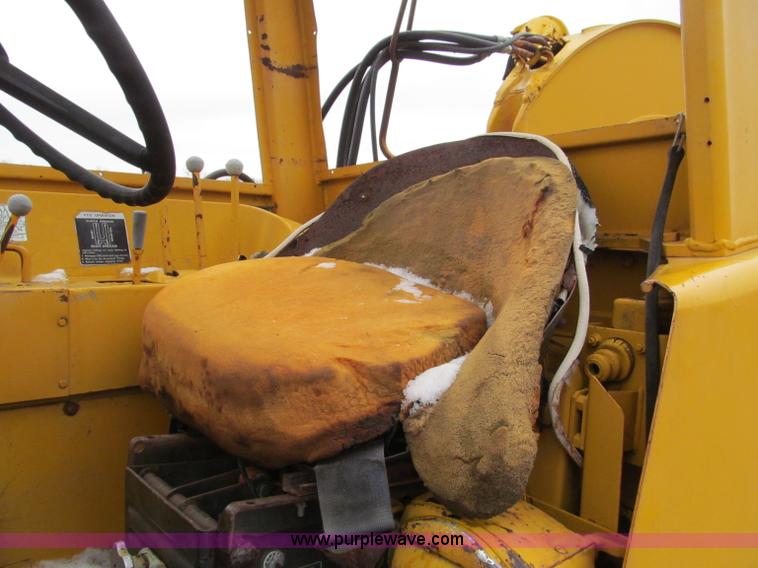 image for item E5923 1973 John Deere 760A scraper