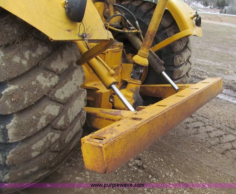 image for item E5923 1973 John Deere 760A scraper