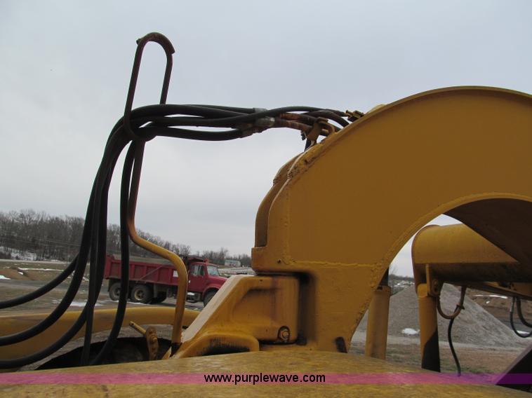 image for item E5923 1973 John Deere 760A scraper