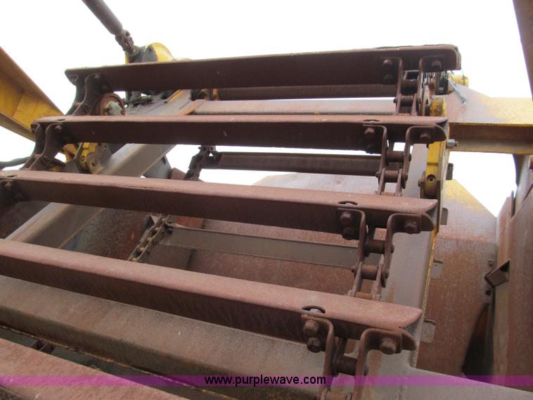 image for item E5923 1973 John Deere 760A scraper