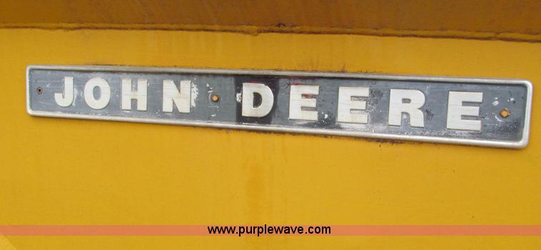 image for item E5923 1973 John Deere 760A scraper