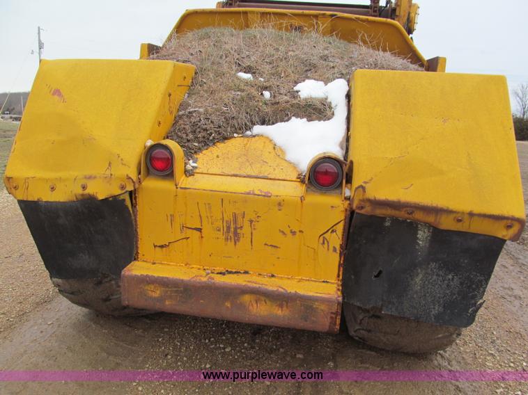 image for item E5923 1973 John Deere 760A scraper