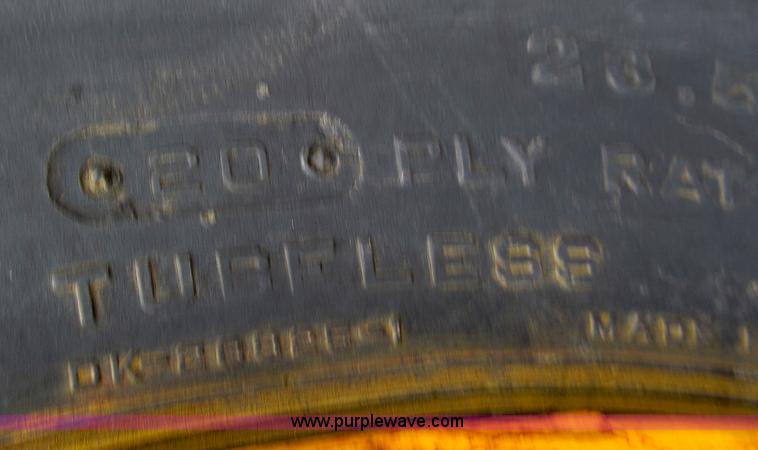 image for item E5923 1973 John Deere 760A scraper