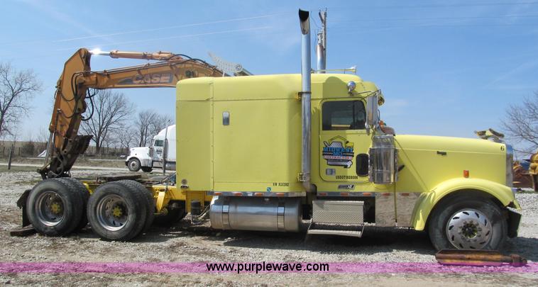 image for item E5966 1999 Freightliner Classic XL semi truck