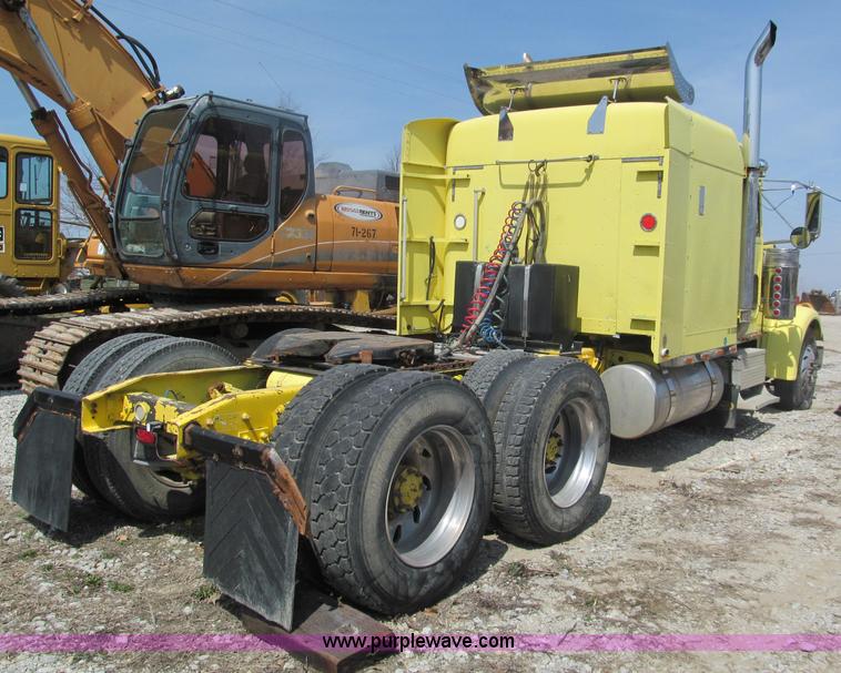 image for item E5966 1999 Freightliner Classic XL semi truck