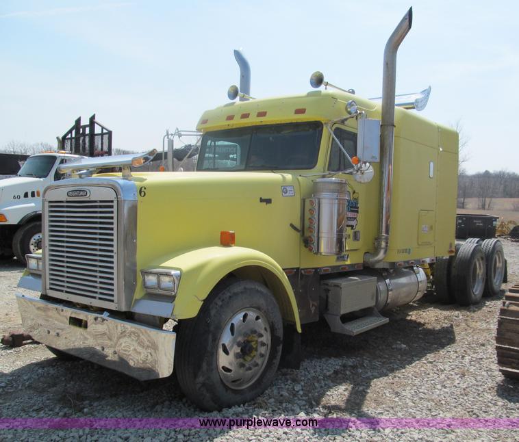 image for item E5966 1999 Freightliner Classic XL semi truck