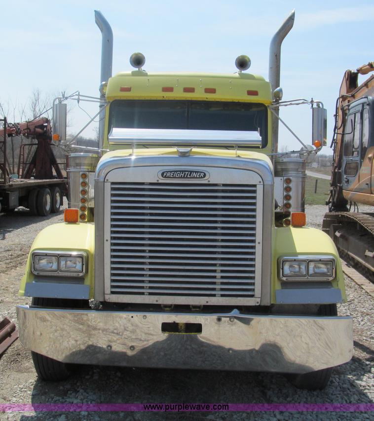 image for item E5966 1999 Freightliner Classic XL semi truck
