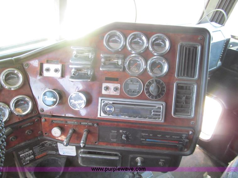 image for item E5966 1999 Freightliner Classic XL semi truck