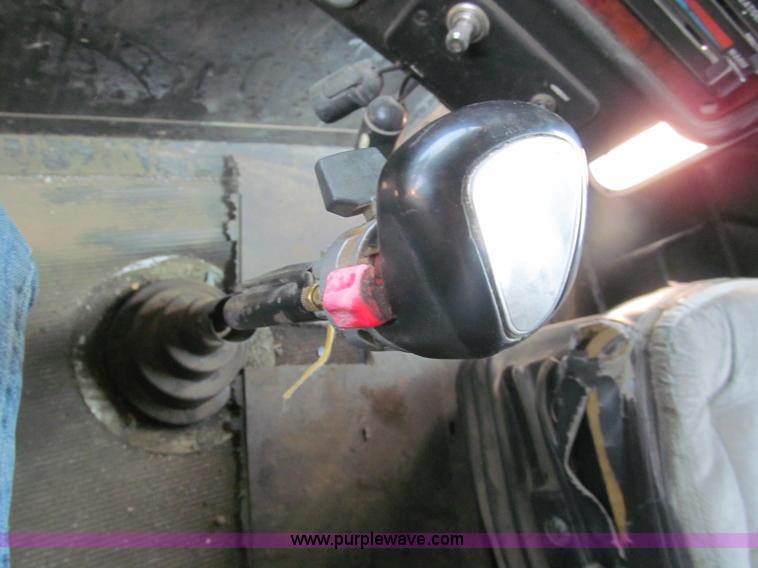 image for item E5966 1999 Freightliner Classic XL semi truck