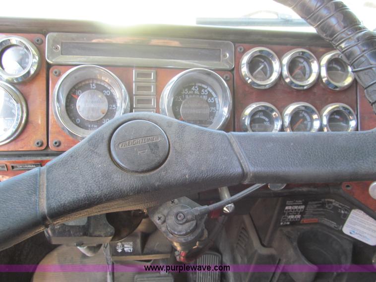 image for item E5966 1999 Freightliner Classic XL semi truck