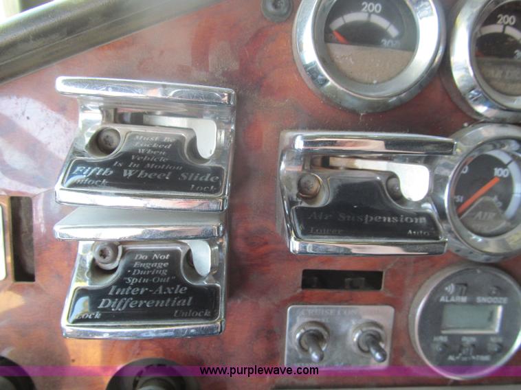 image for item E5966 1999 Freightliner Classic XL semi truck