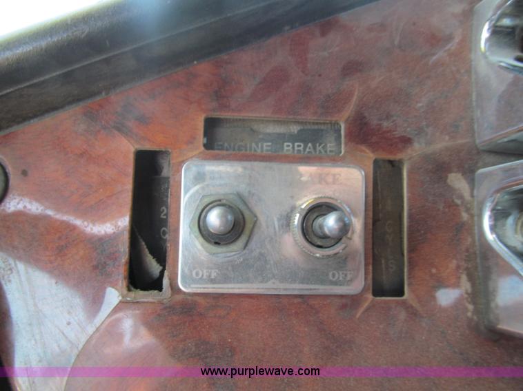 image for item E5966 1999 Freightliner Classic XL semi truck