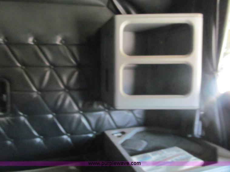 image for item E5966 1999 Freightliner Classic XL semi truck