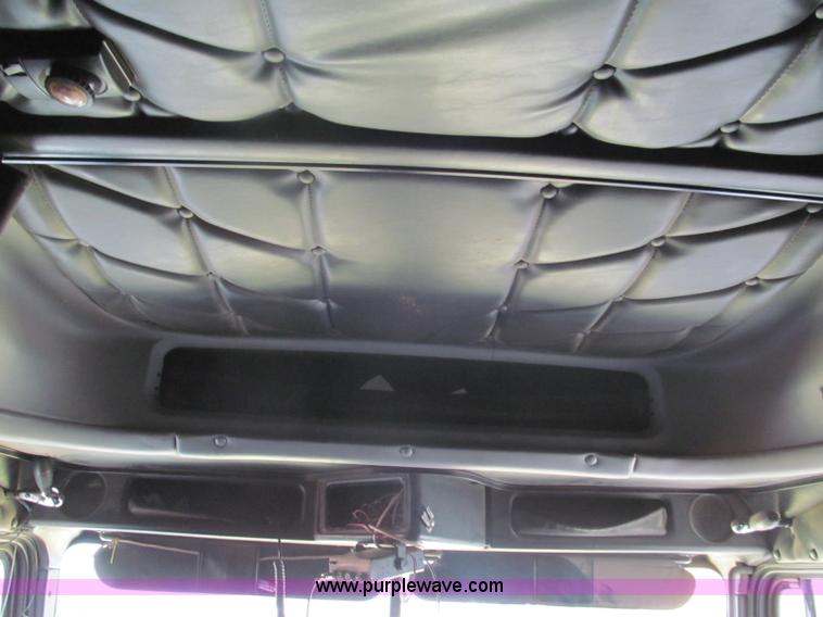 image for item E5966 1999 Freightliner Classic XL semi truck