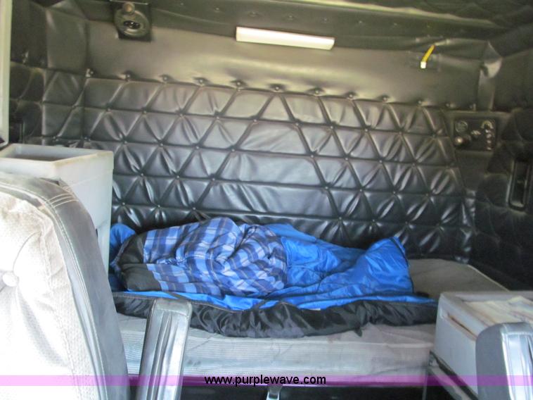 image for item E5966 1999 Freightliner Classic XL semi truck