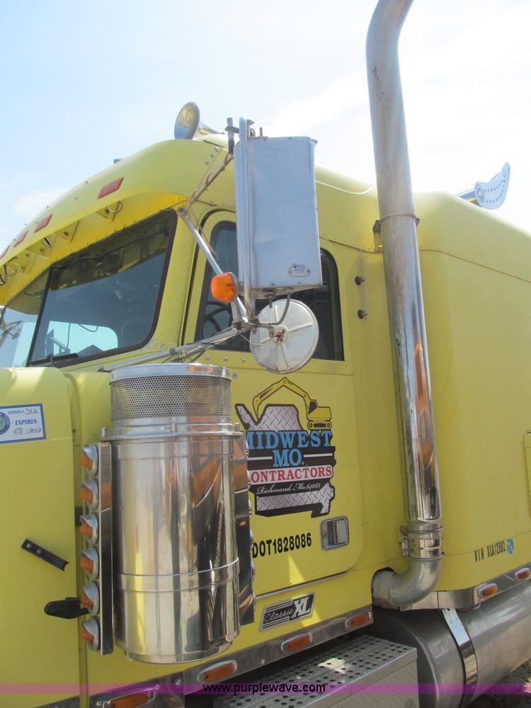 image for item E5966 1999 Freightliner Classic XL semi truck