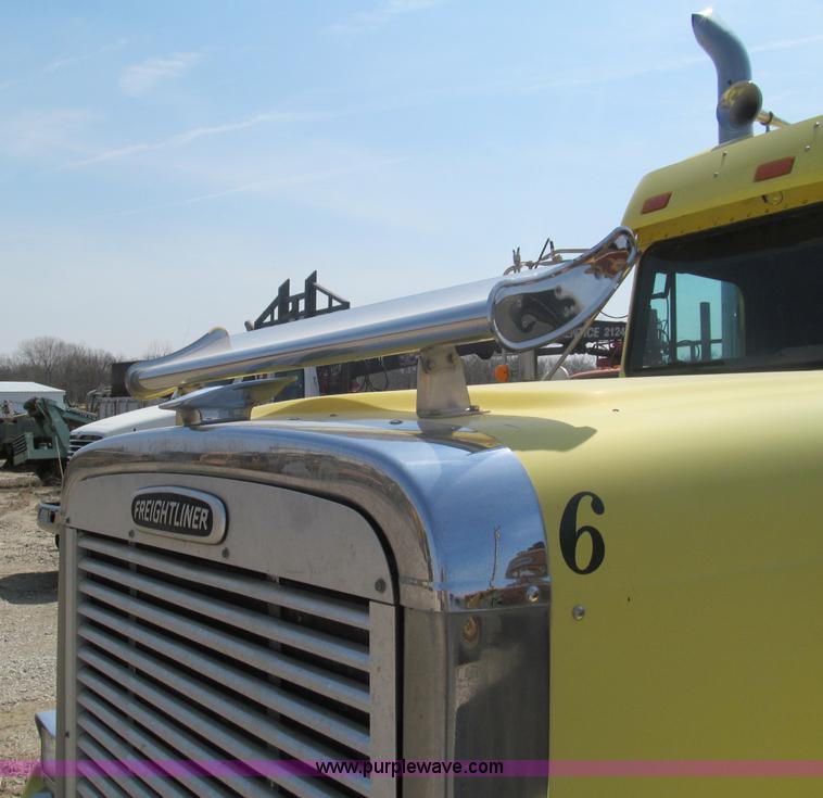 image for item E5966 1999 Freightliner Classic XL semi truck