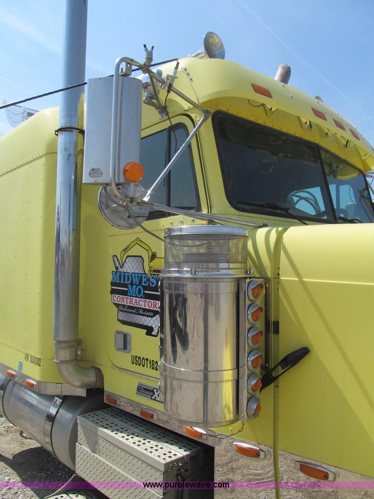 image for item E5966 1999 Freightliner Classic XL semi truck