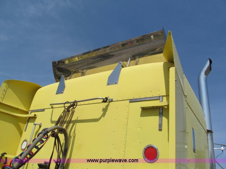 image for item E5966 1999 Freightliner Classic XL semi truck