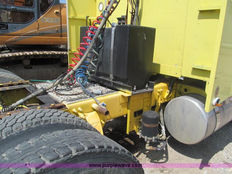 image for item E5966 1999 Freightliner Classic XL semi truck