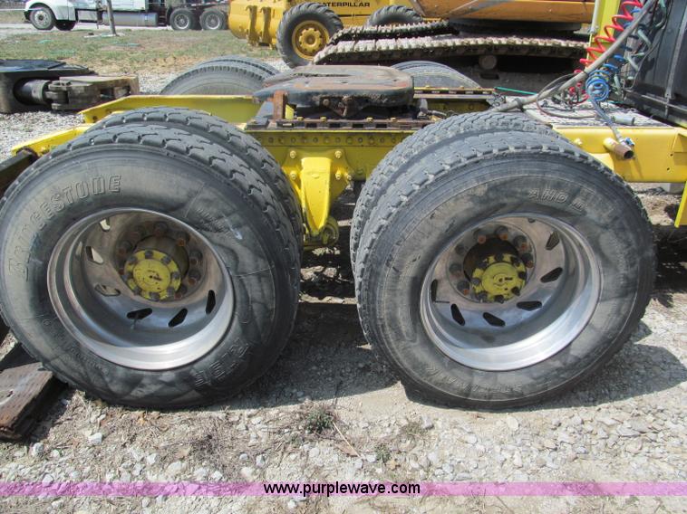 image for item E5966 1999 Freightliner Classic XL semi truck