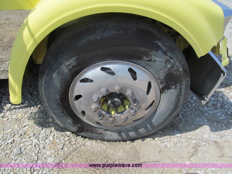 image for item E5966 1999 Freightliner Classic XL semi truck