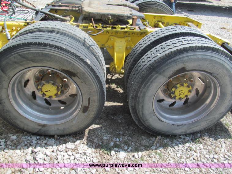 image for item E5966 1999 Freightliner Classic XL semi truck