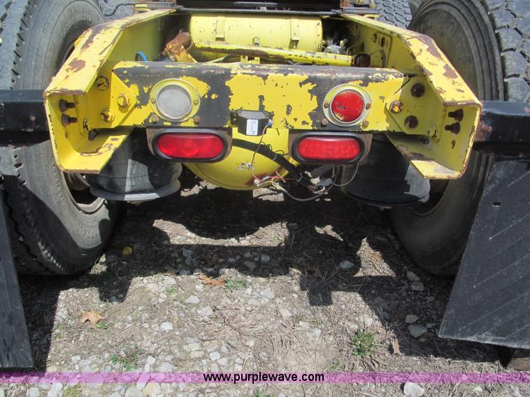 image for item E5966 1999 Freightliner Classic XL semi truck