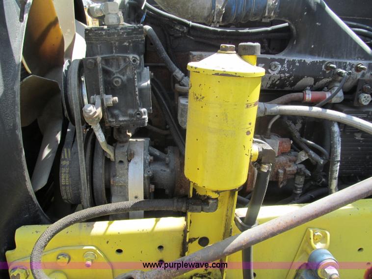 image for item E5966 1999 Freightliner Classic XL semi truck