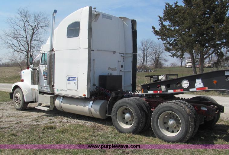 image for item E5967 1999 Freightliner Classic XL semi truck