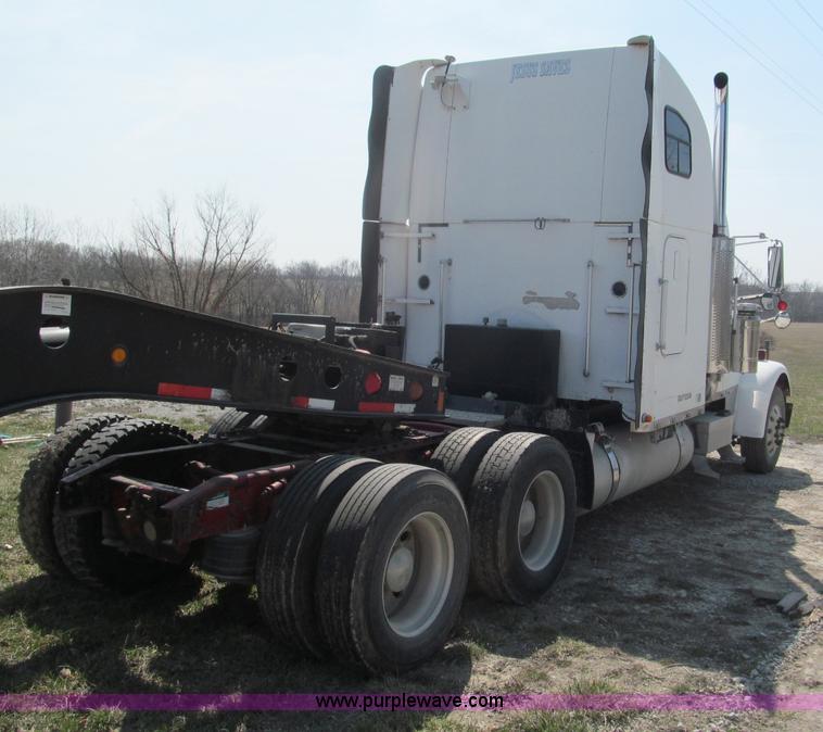 image for item E5967 1999 Freightliner Classic XL semi truck