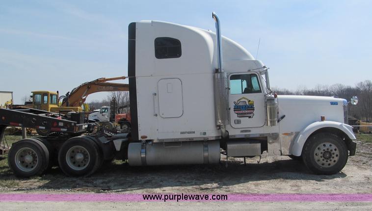 image for item E5967 1999 Freightliner Classic XL semi truck