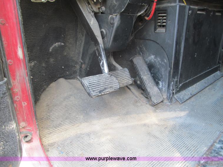 image for item E5967 1999 Freightliner Classic XL semi truck