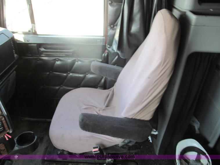 image for item E5967 1999 Freightliner Classic XL semi truck