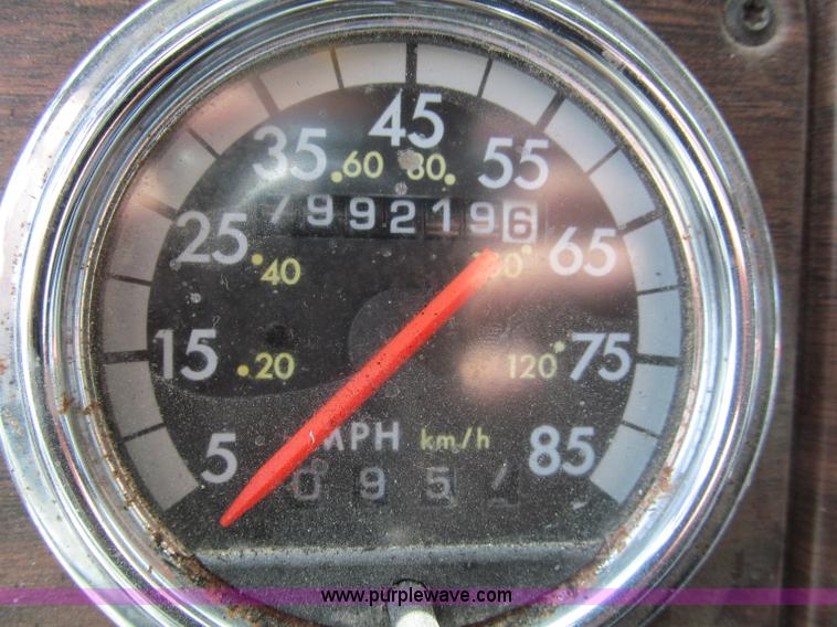 image for item E5967 1999 Freightliner Classic XL semi truck