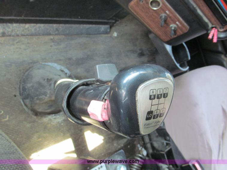 image for item E5967 1999 Freightliner Classic XL semi truck