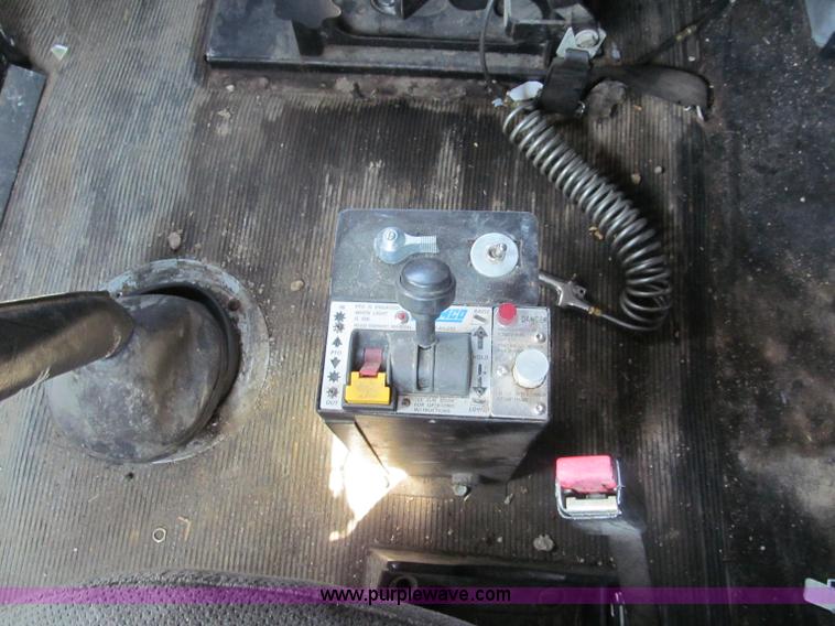 image for item E5967 1999 Freightliner Classic XL semi truck