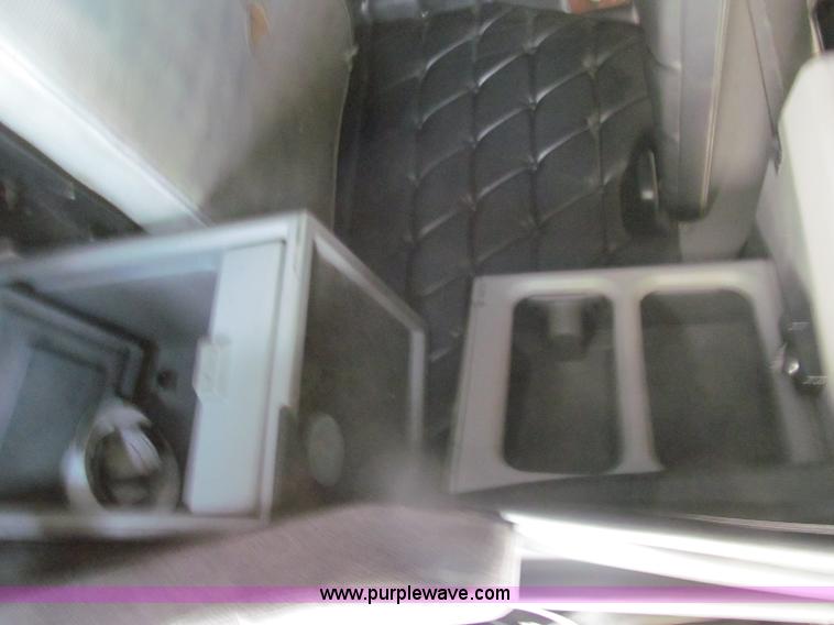 image for item E5967 1999 Freightliner Classic XL semi truck