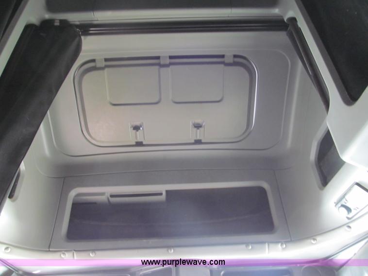 image for item E5967 1999 Freightliner Classic XL semi truck