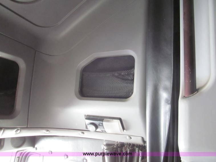 image for item E5967 1999 Freightliner Classic XL semi truck