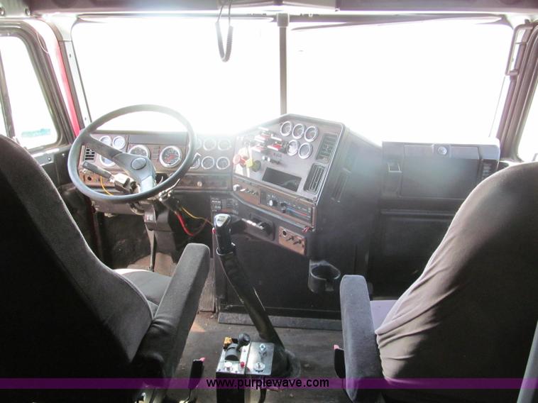 image for item E5967 1999 Freightliner Classic XL semi truck