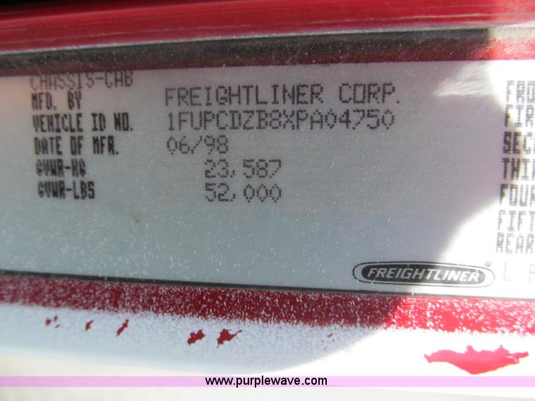 image for item E5967 1999 Freightliner Classic XL semi truck