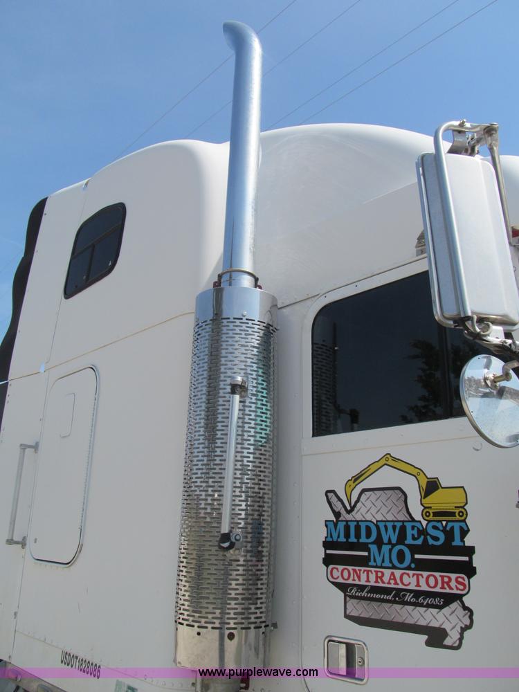 image for item E5967 1999 Freightliner Classic XL semi truck