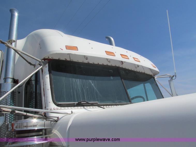 image for item E5967 1999 Freightliner Classic XL semi truck